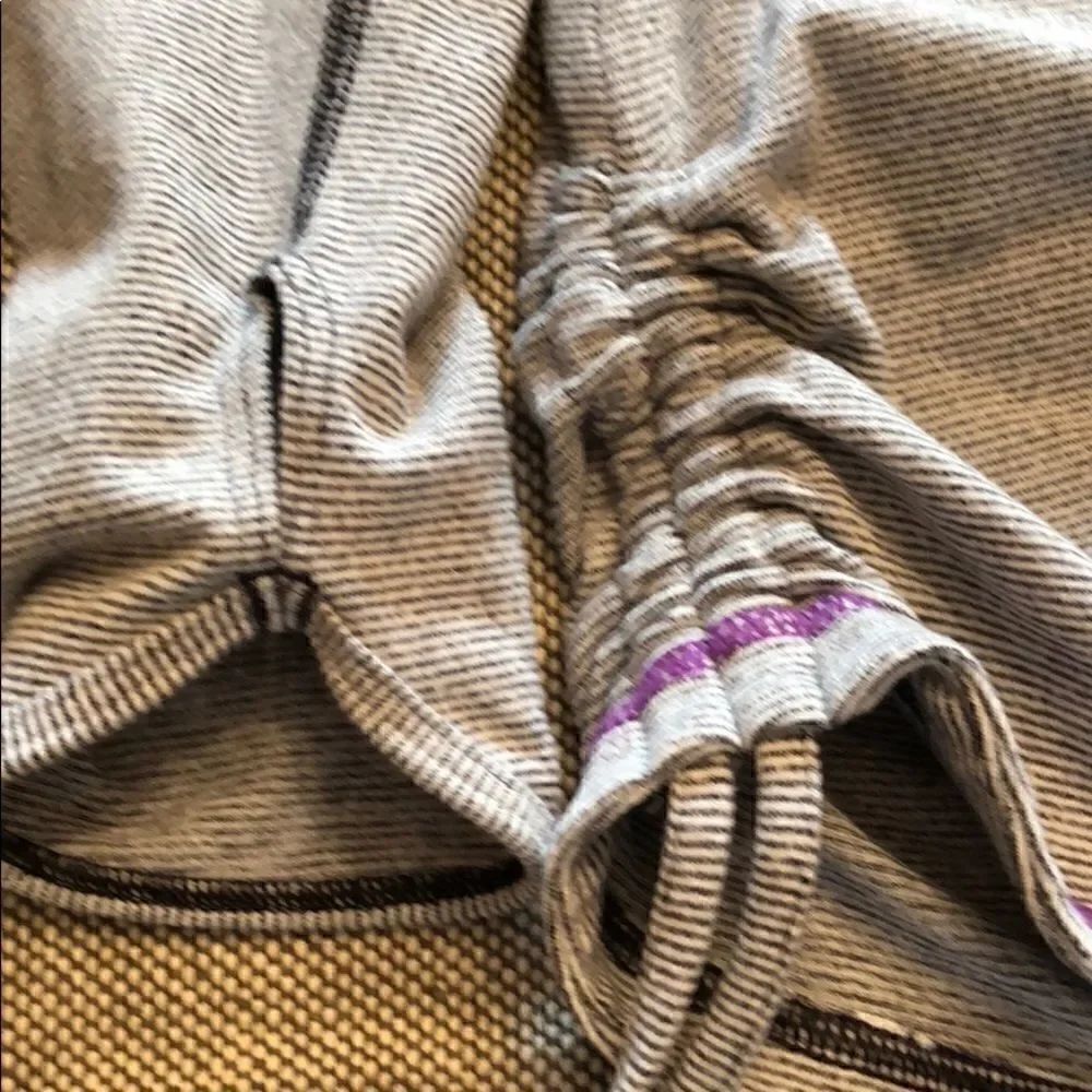 Euc Lucy Lucy-Tech Ls Stripedtee W/ Ruchingsmall — image 3 of 8